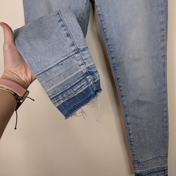 Current Elliott High Rise Light Wash Stiletto Skinny Jeans - Picture 5 of 9